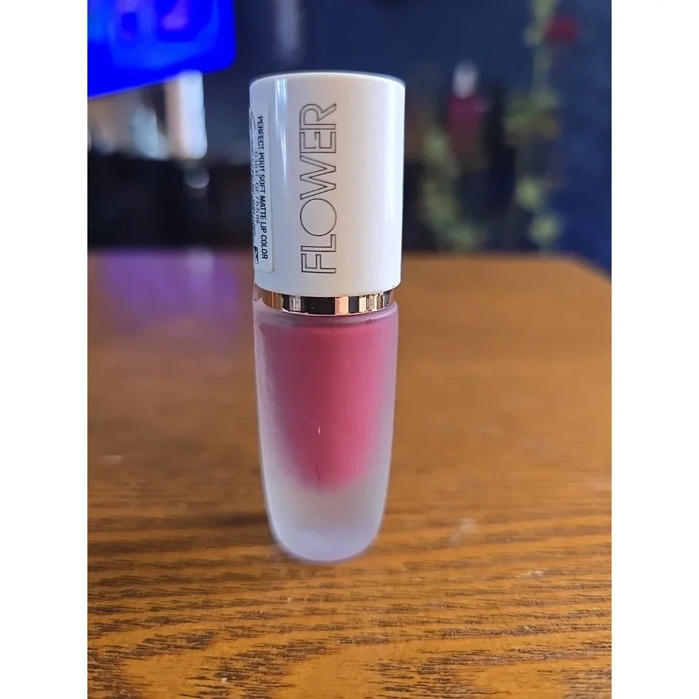 Flower Beauty Lipstick - FIG MAGENTA Perfect Pout Soft Matte‎ Lip Color